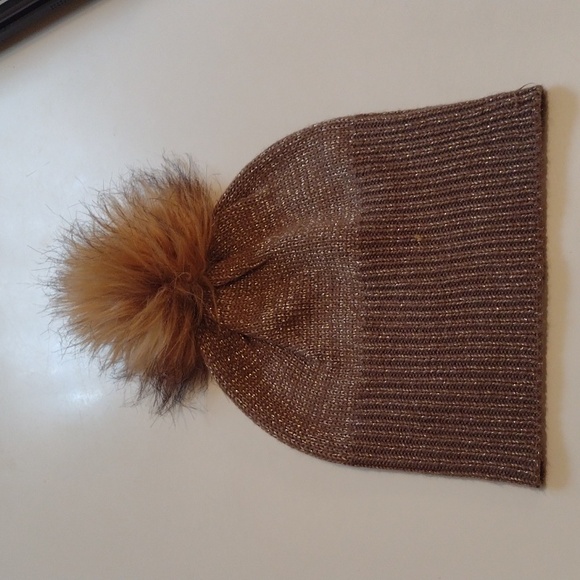 NEW Steve Madden Gold Metallic Flecks Fur Pom Pom Winter Hat OS - Picture 2 of 12